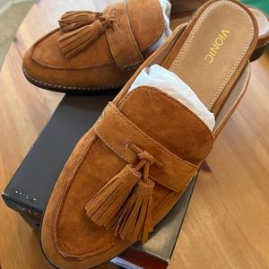 NIB Vionic Wise Reagan suede tasseled mules.